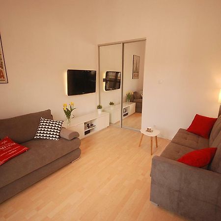 Nowy Apartament Wilcza Varšava Exteriér fotografie
