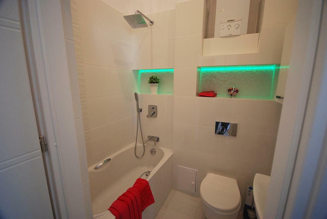 Nowy Apartament Wilcza Varšava Exteriér fotografie