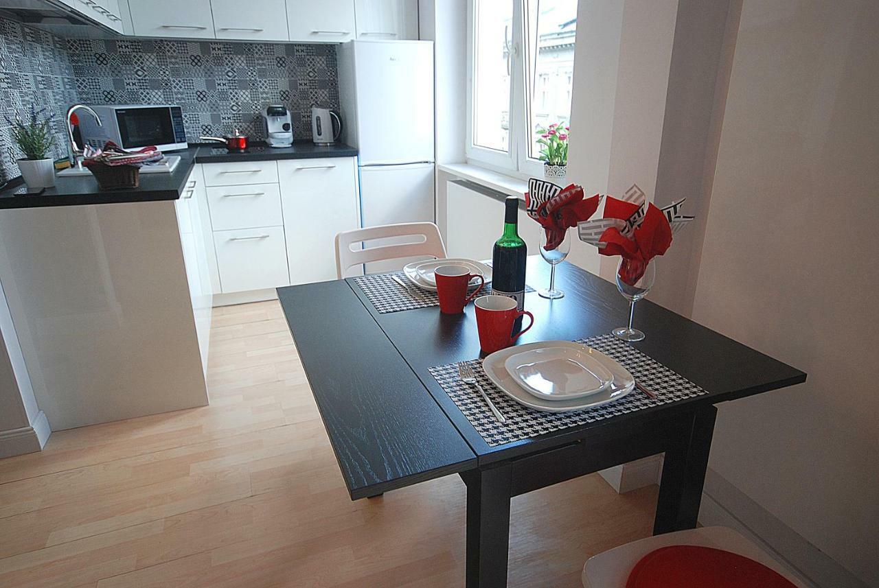Nowy Apartament Wilcza Varšava Exteriér fotografie